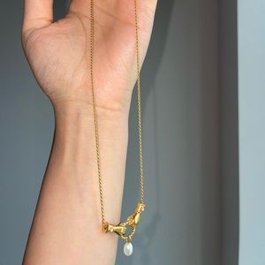 Missoma In good hand necklace with pearl